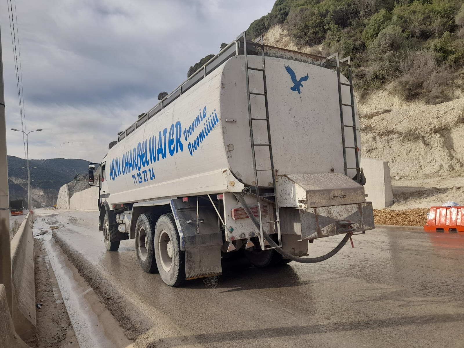 نفق شكا (وسائل تواصل اجتماعي)