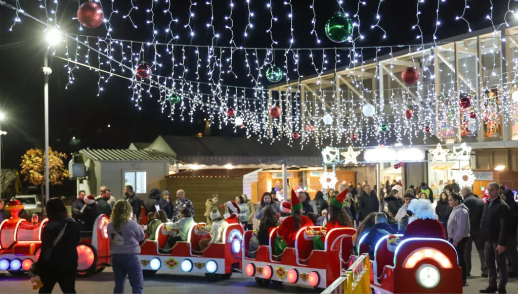 احتفالات الميلاد تعم عكار... أشجار وأضواء وأسواق للحرفيات والمونة والمأكولات (صور)