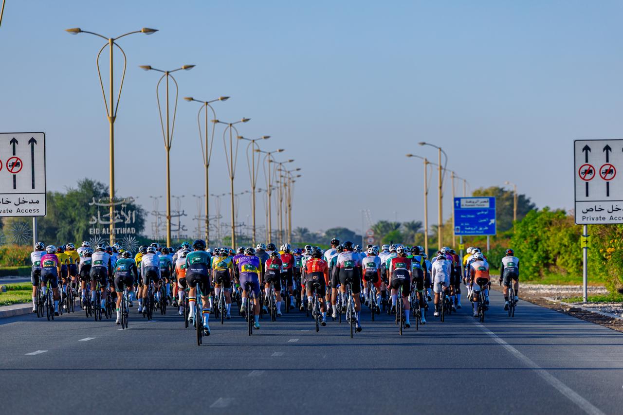 من منافسات سباق بايك أبوظبي غران فوندو. (وكالات)