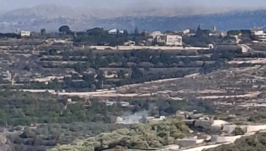 استهداف سيارة على طريق المعمرية -  قضاء صيدا في جنوب لبنان