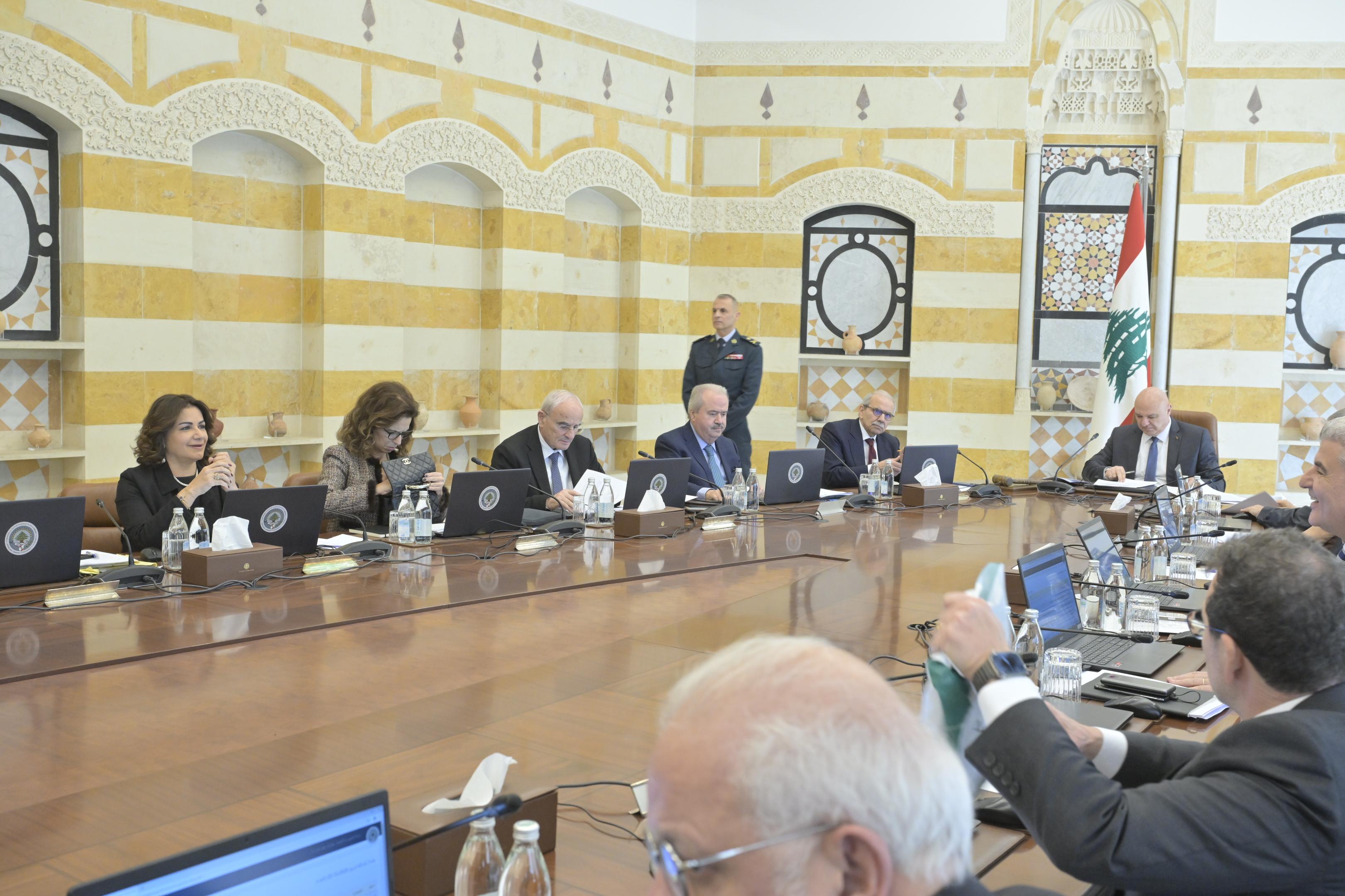 جلسة الحكومة (نبيل إسماعيل). 