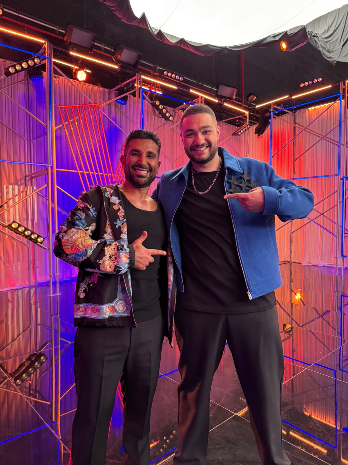 أحمد سعد وجاد بدر في The Voice (المكتب الإعلامي).