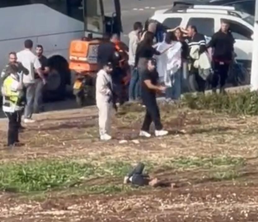 قتيلان وإصابة 6 آخرين دهساً وطعناً بمنطقة بيسان