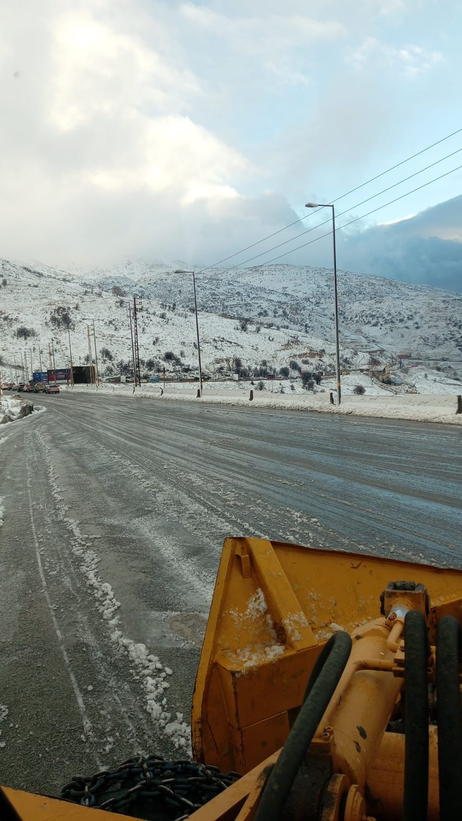 إعادة فتح الطرق المقطوعة (وزارة الأشغال اللبنانية).