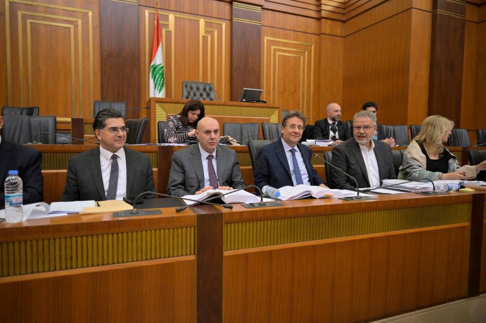 من الاجتماع الأخير للجنة المال والموازنة في مجلس النواب أمس. (نبيل اسماعيل)