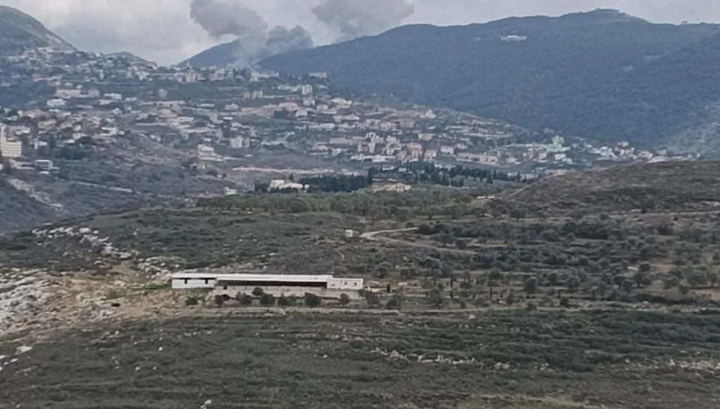 تصعيد على الحدود: صاروخ اعتراضي وصفارات إنذار في الجليل الأعلى وغارات على جنوب لبنان (فيديو)