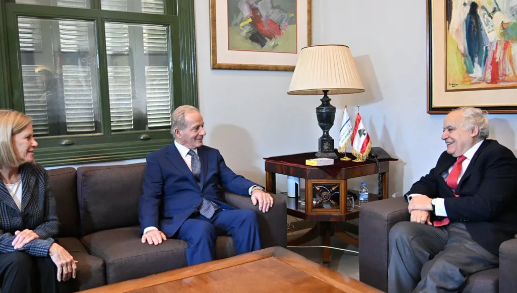 وزير الثقافة بحث مع السفير الأميركي في برامج ترميم وحفظ التراث