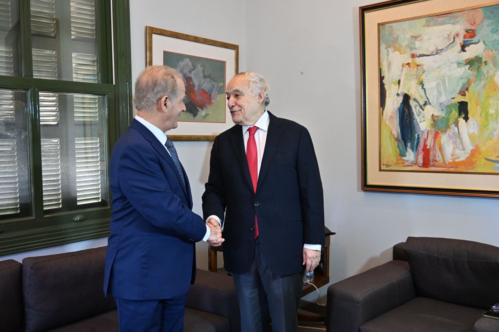 لقاء وزير الثقافة غسان سلامة والسفير ميشال عيسى (حسام شبارو).