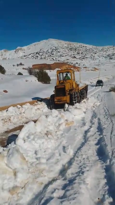 وزارة الأشغال تعيد فتح طريق وطى مشمش–الهرمل. (النهار)