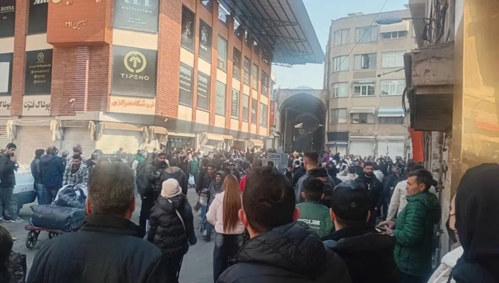 احتجاجات في بازار طهران... والأمن الإيراني يعلن عن حملة اعتقالات