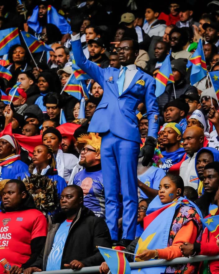 المشجع الكونغولي الشهير باسم لومومبا. (وكالات)