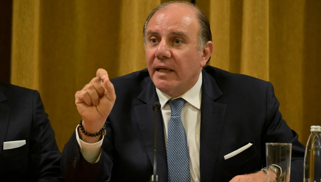 ديون الدولة نحو 50 مليار دولار  المركزي أحرج الحكومة المعتصمة بالصمت