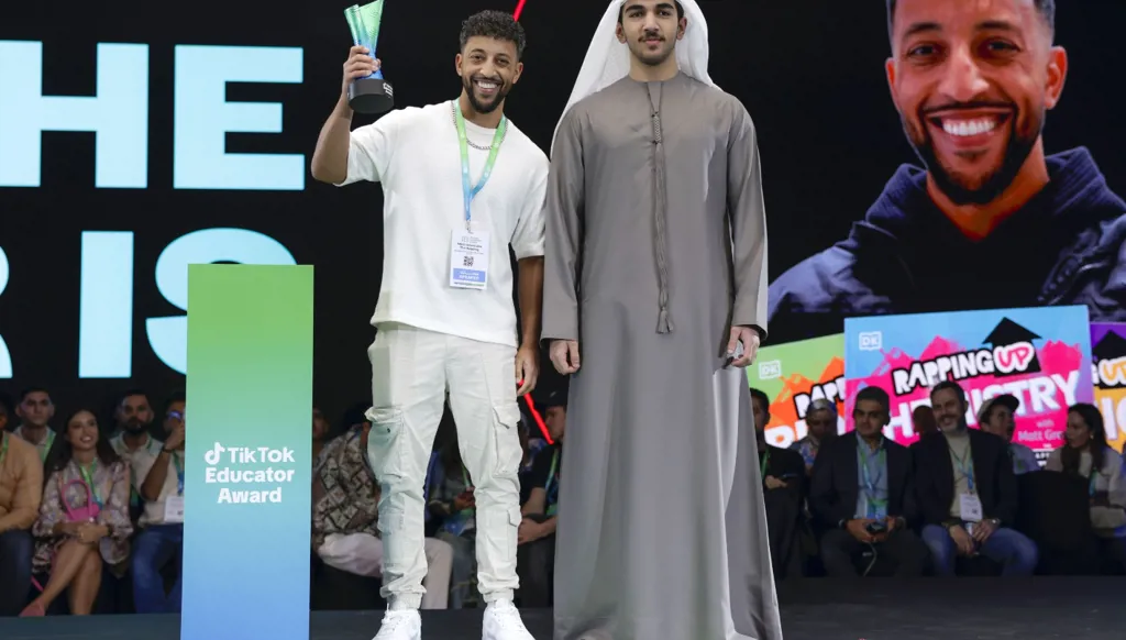 قمّة المليار متابع... تكريم الفائز بجائزة صنّاع المحتوى التعليمي بالتعاون مع منصّة TikTok العالمية