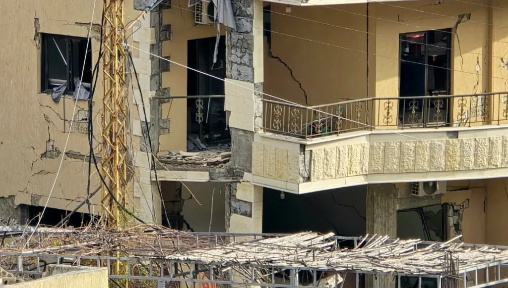 المبنى المستهدَف في كفرحتى (أحمد منتش).