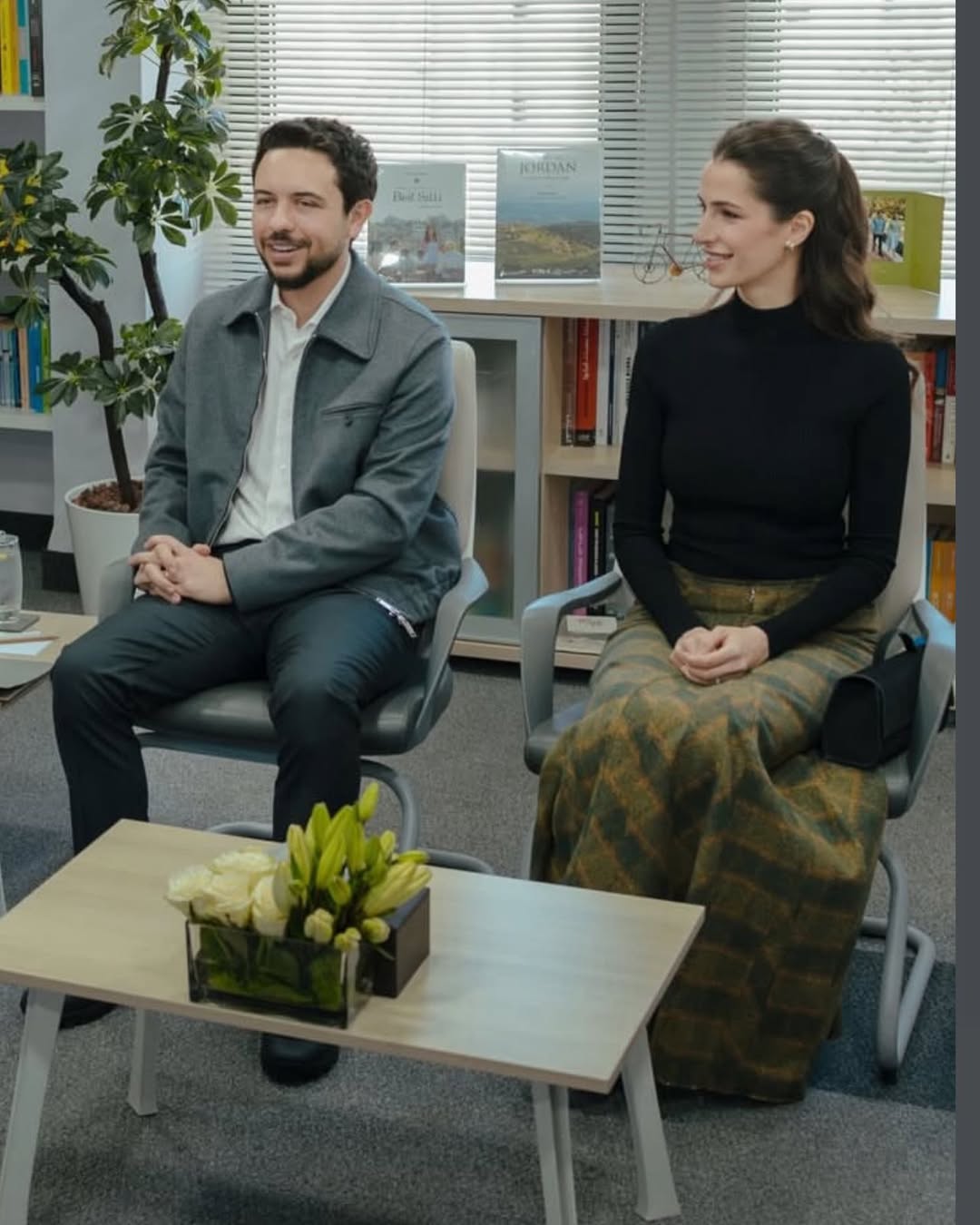 الأمير الحسين والأميرة رجوة يدعمان المعرفة العربية في زيارة لجبل عمّان ناشرون (انستغرام)