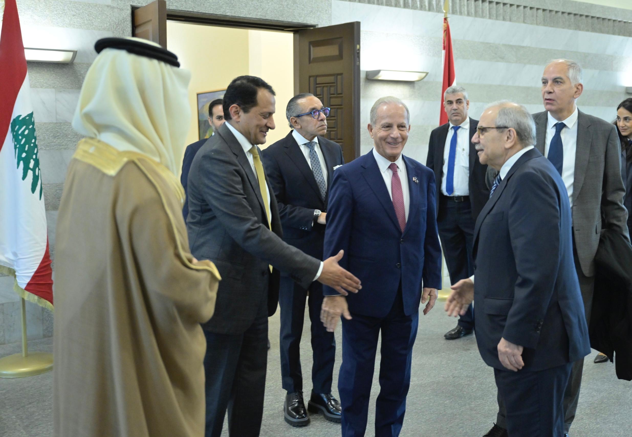 سفراء اللجنة الخماسية في السرايا (نبيل اسماعيل).