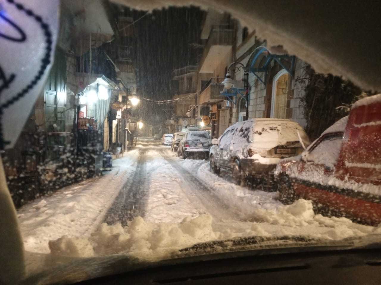 الثلج في إهدن. (النهار)