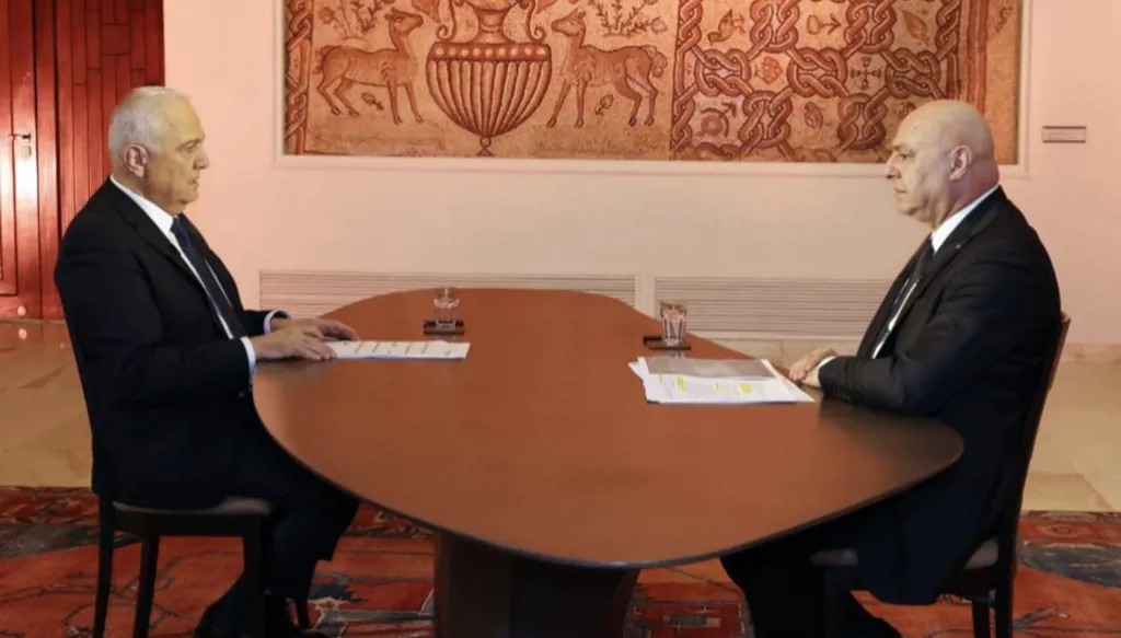 رئيس الجمهورية جوزف عون خلال المقابلة مع الزميل وليد عبود في ذكرى السنة أمس.