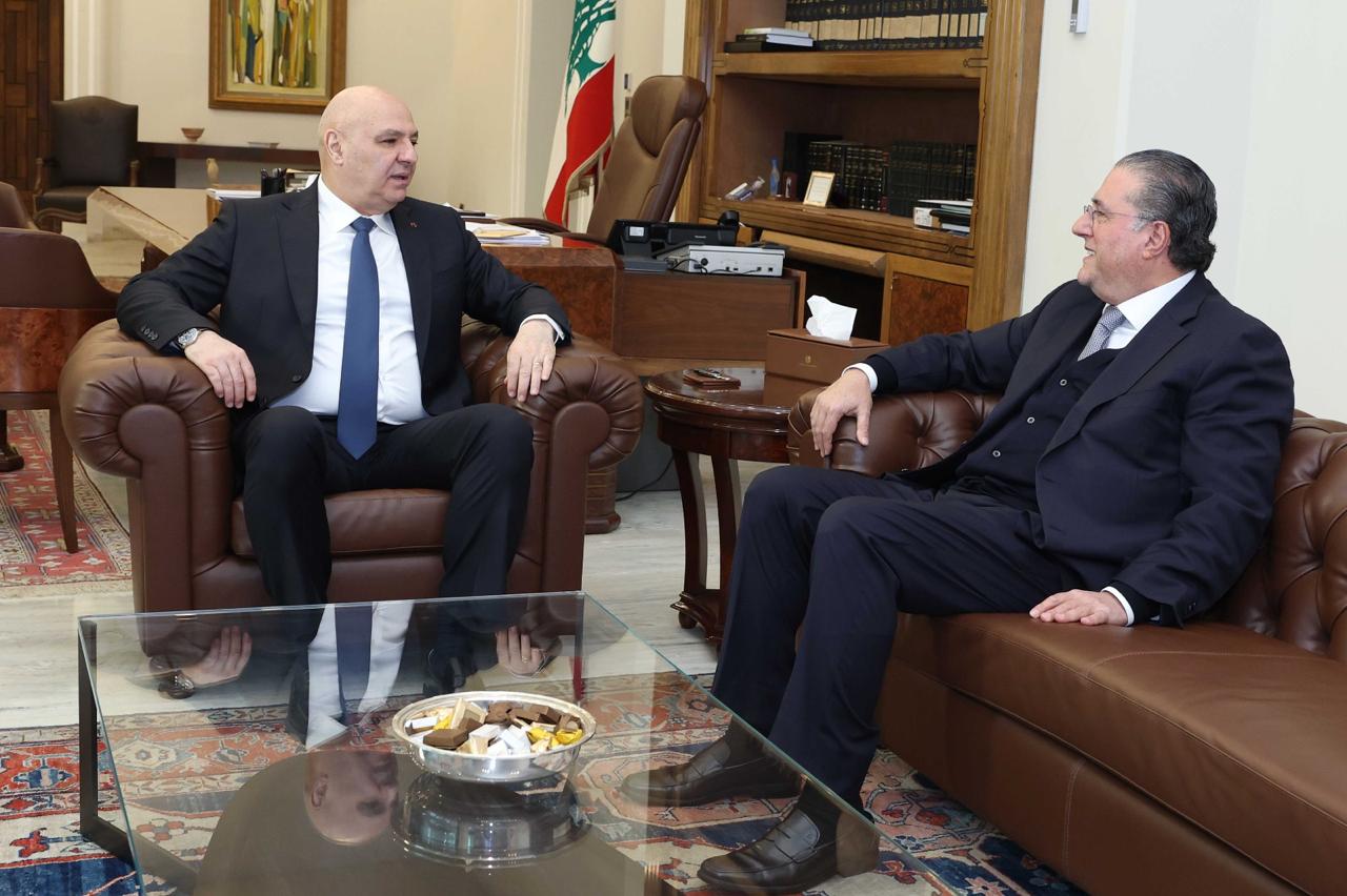 الرئيس جوزف عون والوزير السابق محمد شقير. (رسمي)