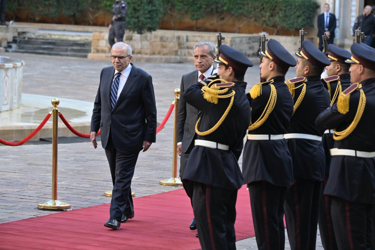 وصول  رئيس الوزراء الأردني، جعفر حسان إلى السرايا الحكومية (نبيل إسماعيل). 