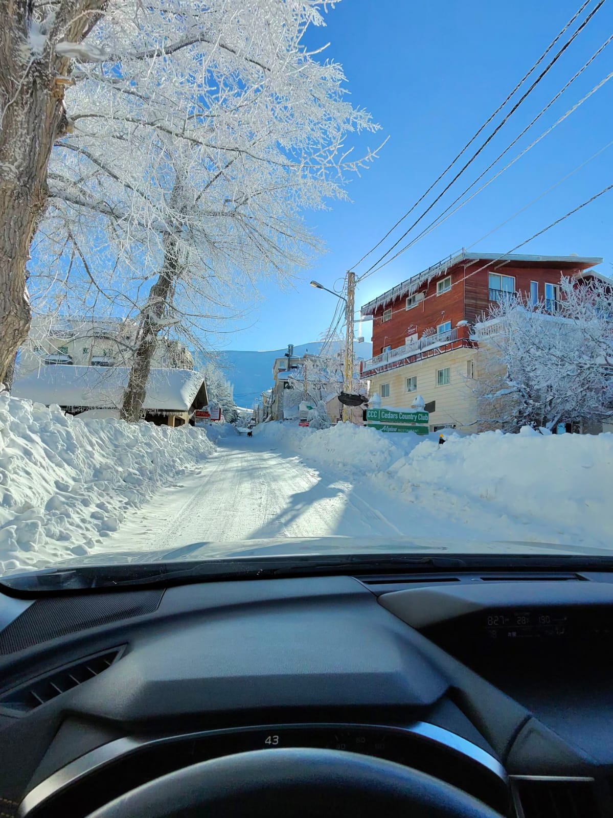الثلوج في إهدن شمالي لبنان (النهار).