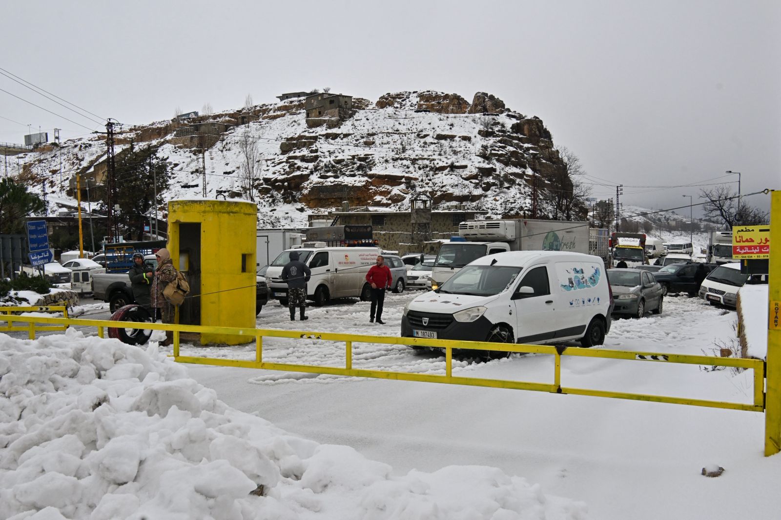 طريق ضهر البيدر مقطوعة بالثلوج الأسبوع الماضي (حسام شبارو).