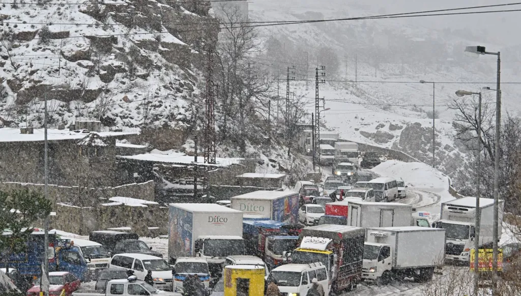 هل تُقفَل المدارس في لبنان غداً مع تجدّد العاصفة؟