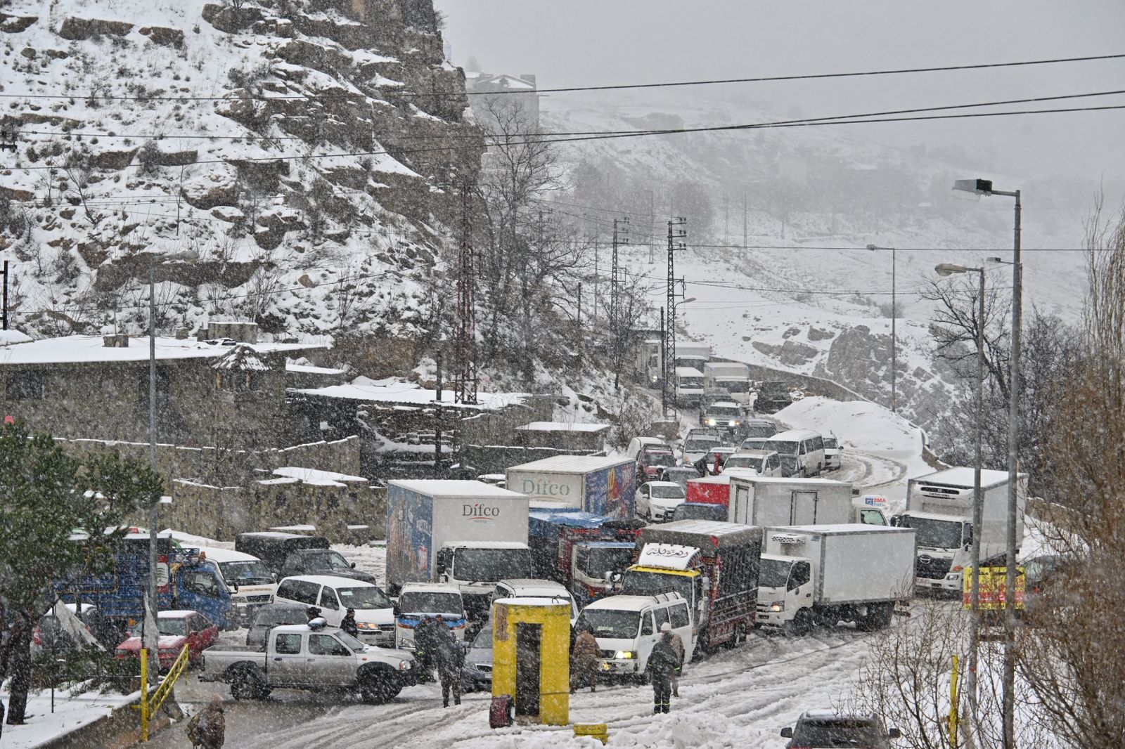 طريق ضهر البيدر مقطوعة بالثلوج الأسبوع الماضي (حسام شبارو).