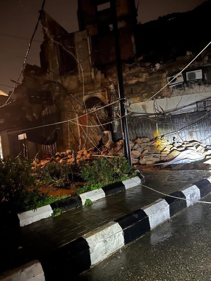 انهيار جزء من مبنى في شارع الراهبات في طرابلس (تواصل اجتماعي).