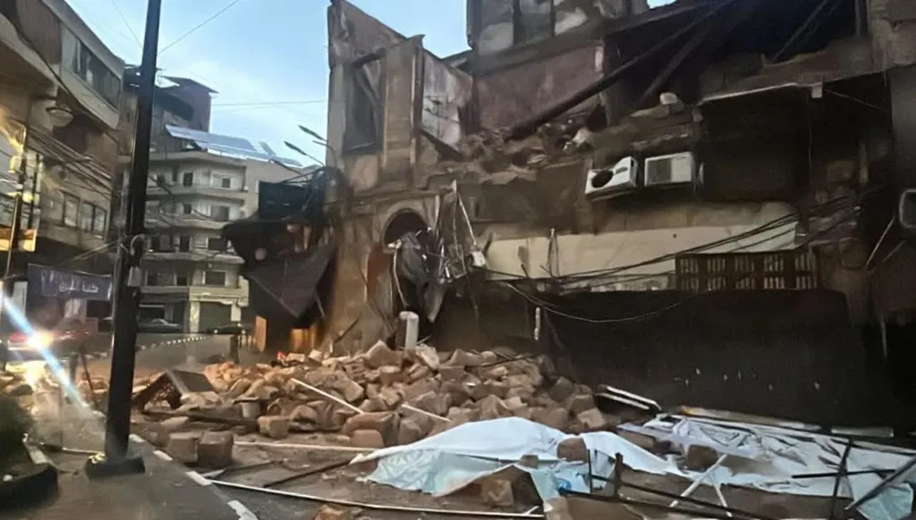 خطر المباني القديمة شمالي لبنان... انهيار جزء من مبنى في شارع الراهبات بطرابلس