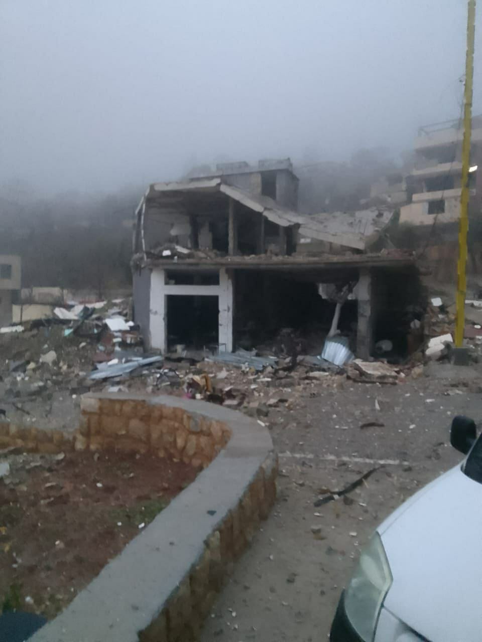 منزل مدمّر في العديسة بعد تفجيره ليلاً (تواصل اجتماعي).