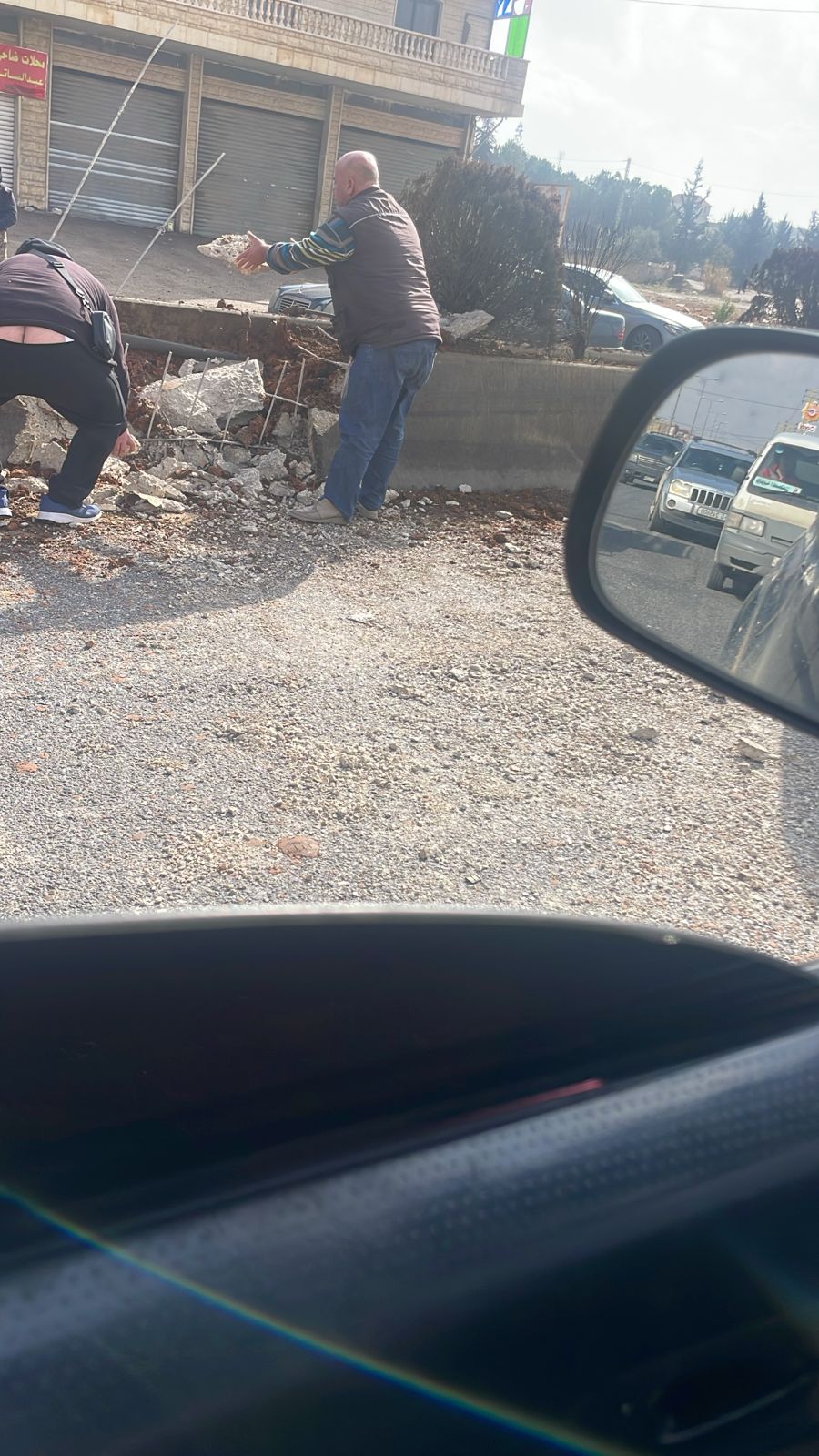 - استهداف سيّارة على طريق بعلبك الدولي.