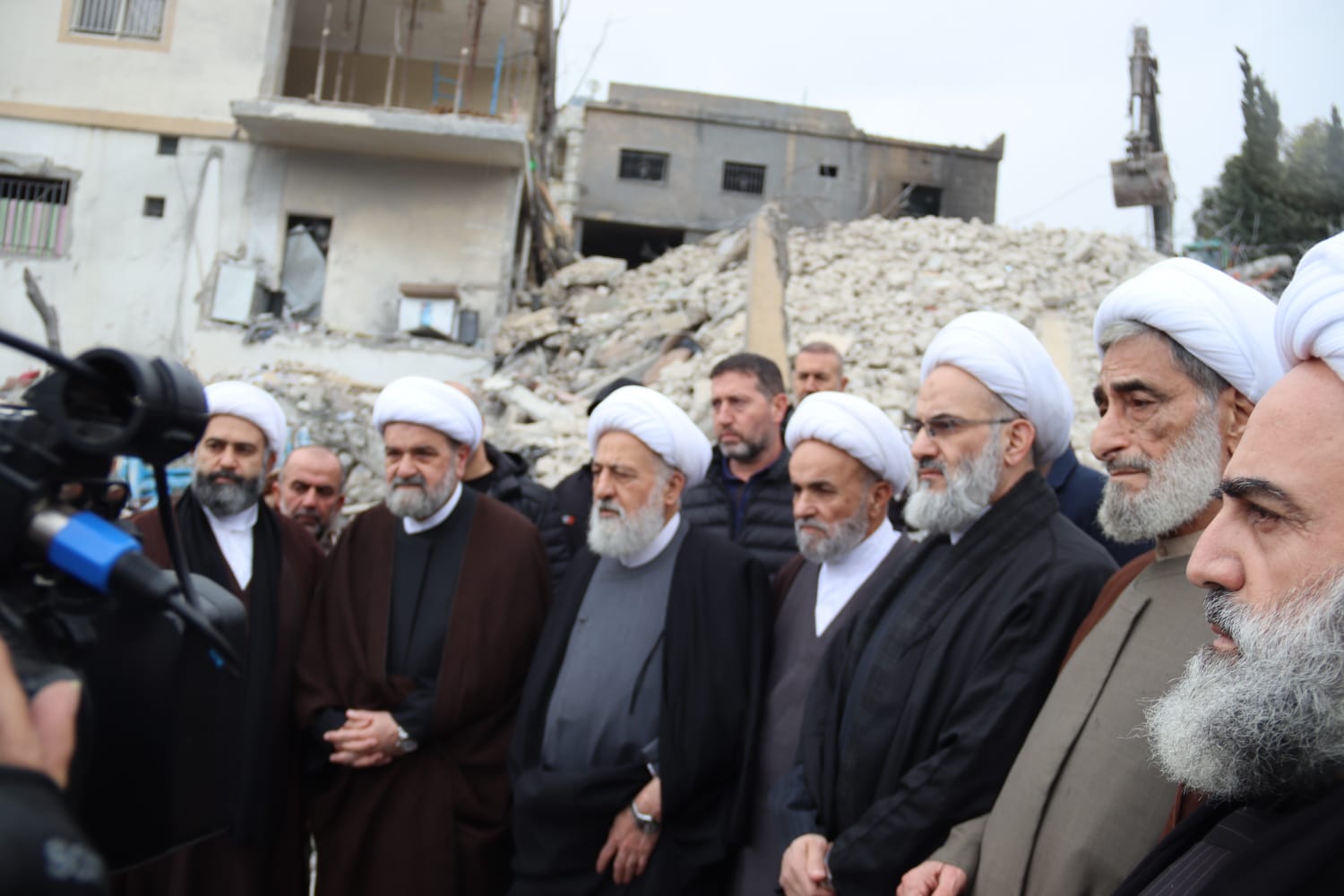 الشيخ علي الخطيب في الجنوب. (النهار)