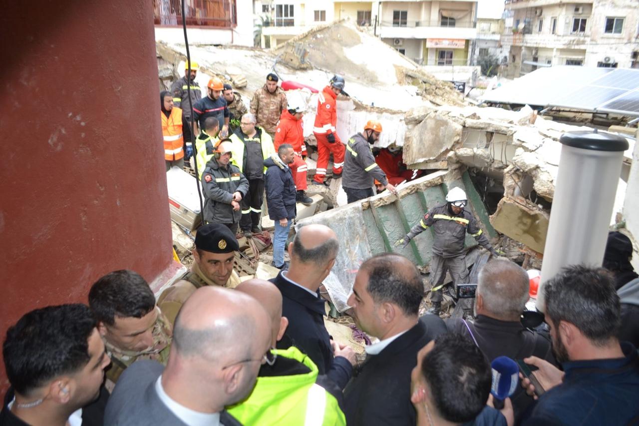 من زيارة وزير الداخلية إلى المبنى المنهار أمس السبت (النهار).