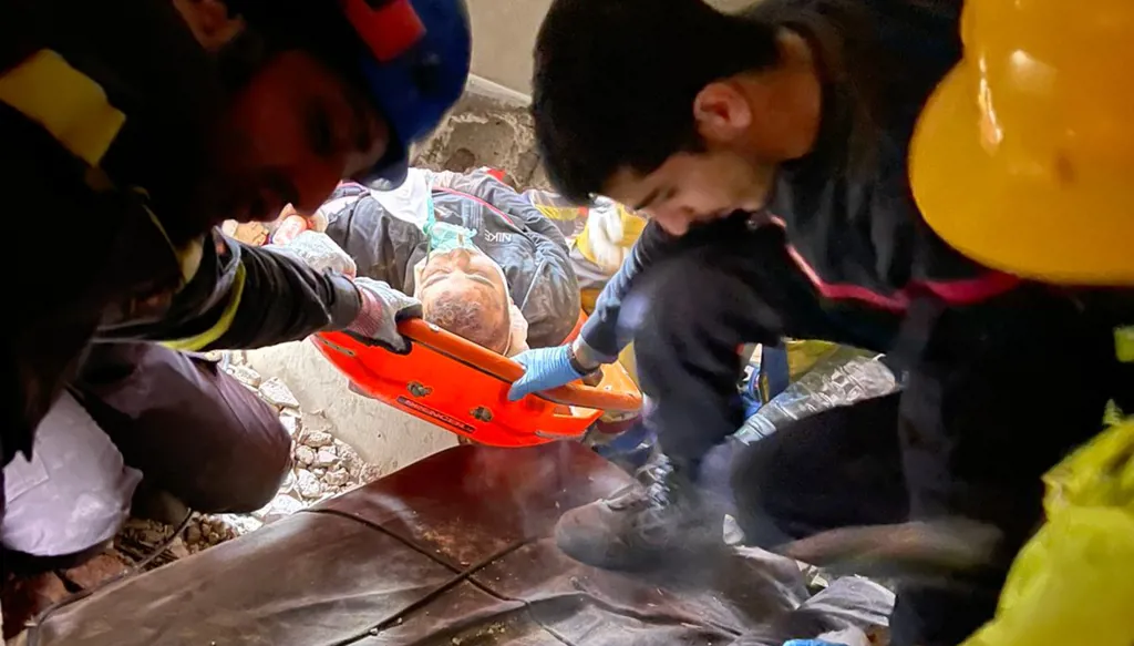 أكثر من 48 ساعة على الكارثة... إليسار لا تزال مفقودة تحت أنقاض المبنى المنهار في طرابلس!