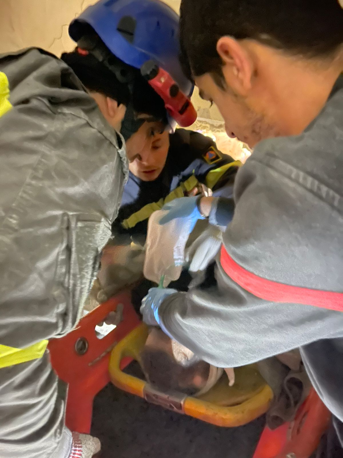 عمليات الانقاذ مستمرة (النهار).