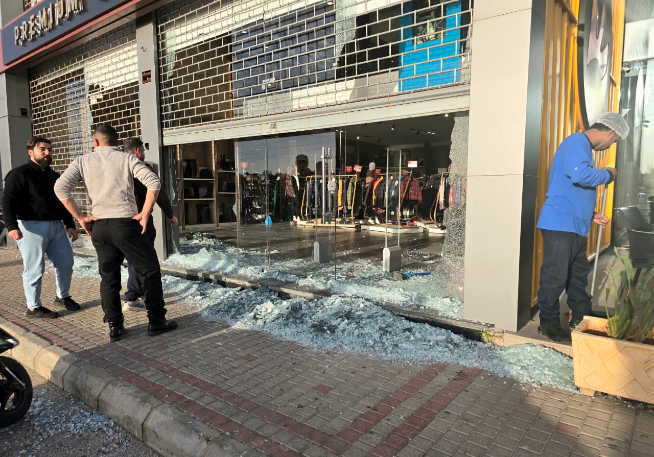 من مكان الاستهداف (أحمد منتش). 