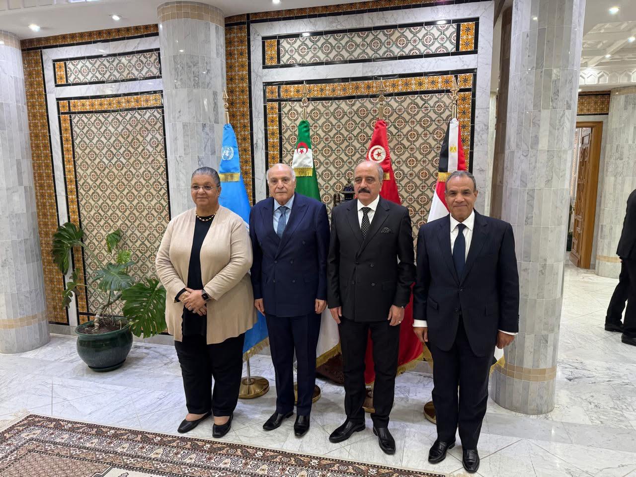 وزراء خارجية مصر وتونس والجزائر إلى جانب تيتيه. (الخارجية المصرية)