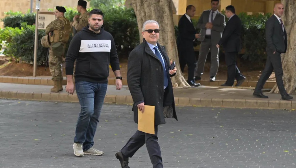 نواب يصلون إلى ساحة النجمة مشياً على الأقدام (نبيل اسماعيل)