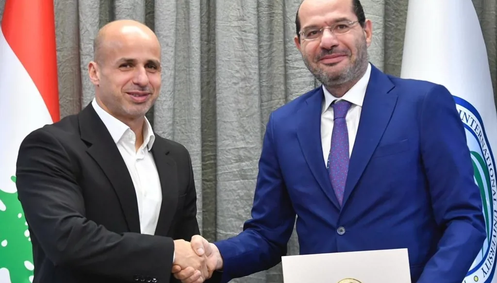 "الإنسان هو الاستثمار الأسمى"... مراد خلال حفل توقيع بروتوكول تعاون: صندوق الزكاة يحفظ الكرامة