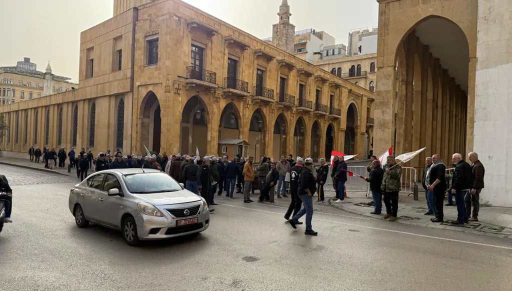 تجمّع للعسكريين في محيط ساحة النجمة (النهار).