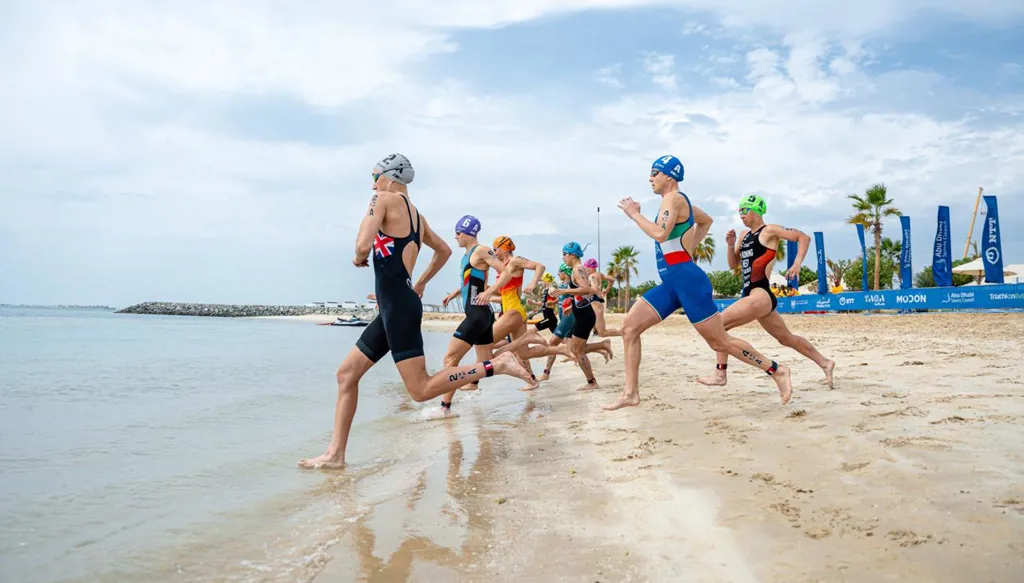 أبوظبي تستضيف الجولة الافتتاحية من سلسلة بطولة العالم للترايثلون 2026