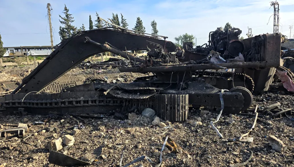 غارات إسرائيلية تدمّر معدات بناء بالكامل في جنوب لبنان… عدسة "النهار" ترصد المشهد