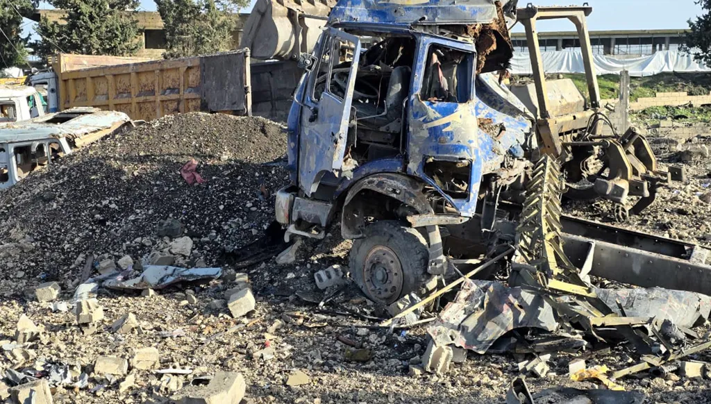 غارات تستهدف معدات وآليات بناء لعائلة آل دياب في الداودية (أحمد منتش). 
