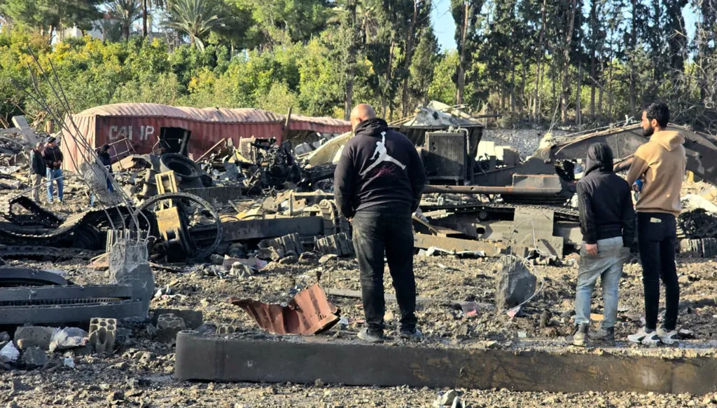 غارات تستهدف معدات وآليات بناء لعائلة آل دياب في الداودية (أحمد منتش). 