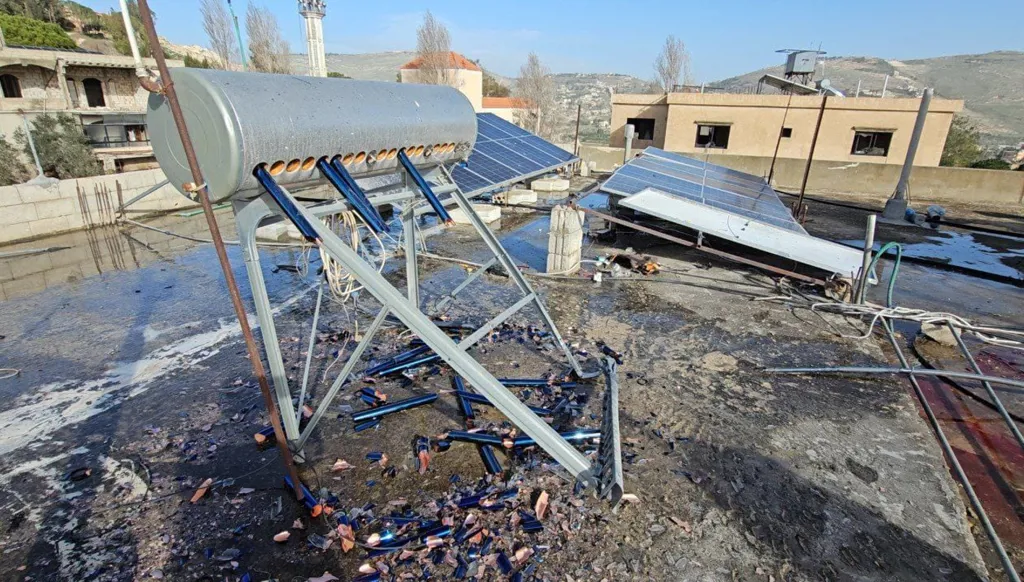 مسيّرة إسرائيلية تستهدف شخصاً على سطح منزل في بلدة رب ثلاثين جنوبي لبنان