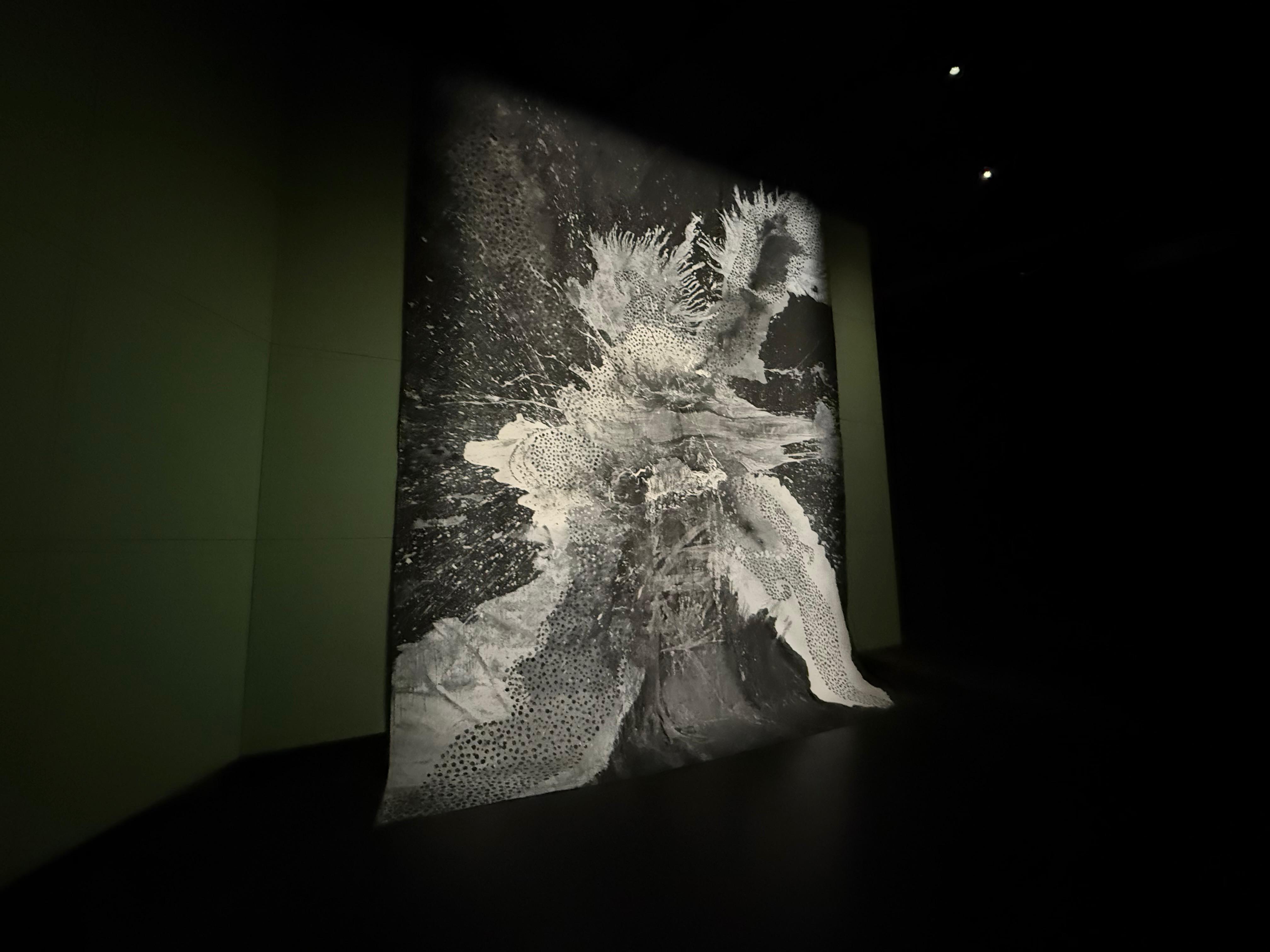 عمل الفنان البحريني فيصل سمرة في بينالي الدرعية للفن المعاصر 2026 (النهار).