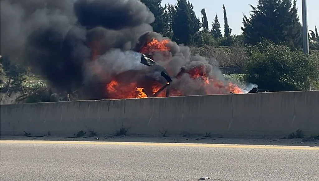 بالفيديو- استهداف سيارة على طريق الأنصارية- الزهراني... وتفجير منزل في عيتا الشعب