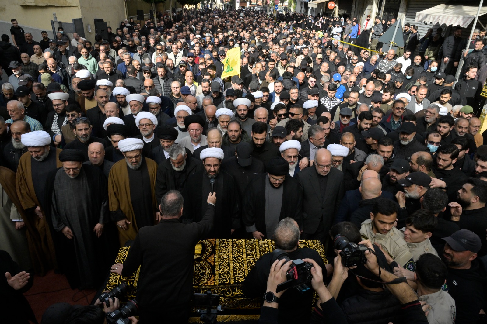  تشييع والد السيد حسن نصرالله في روضة الشهيدين (نبيل إسماعيل). 