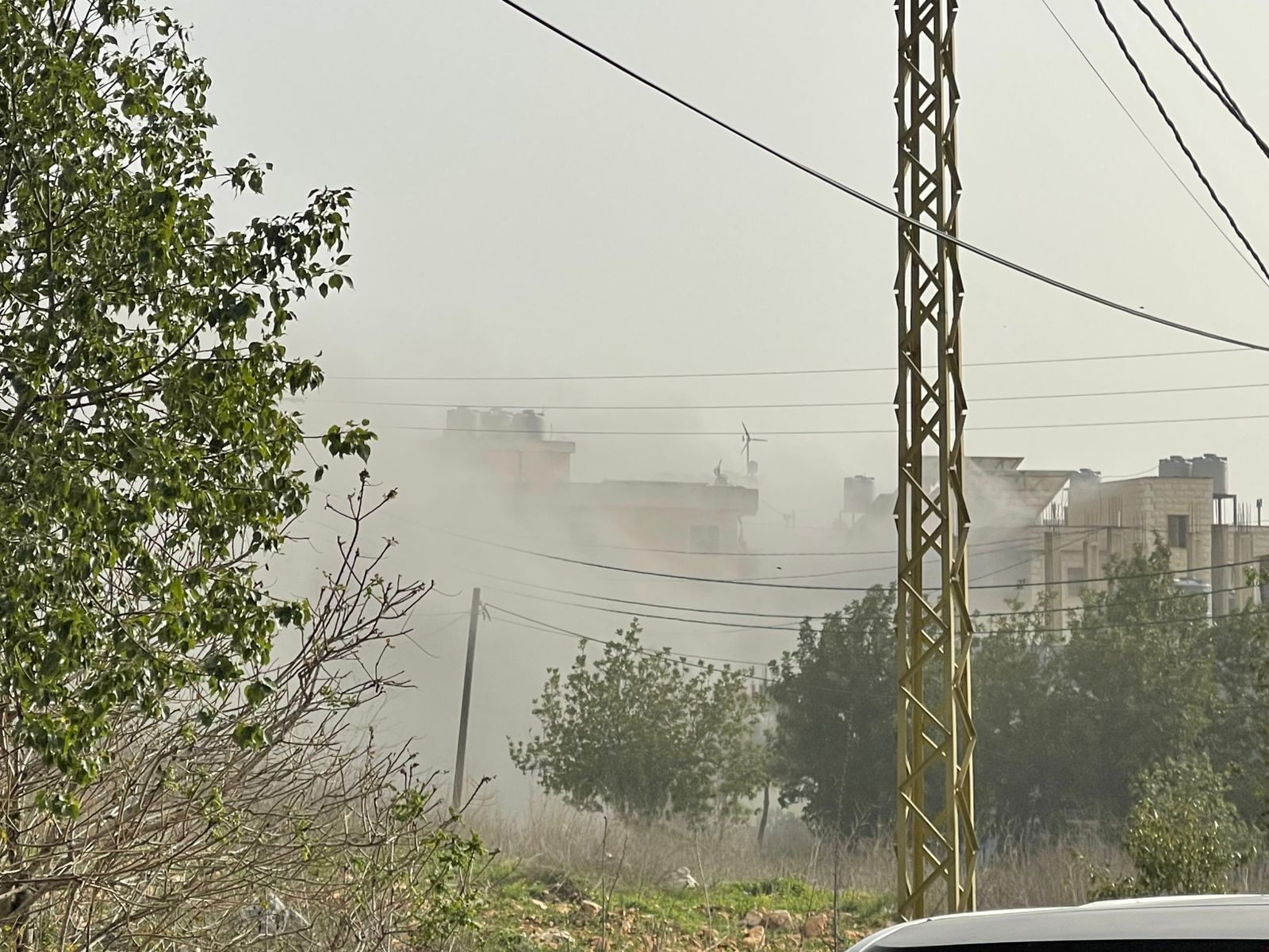 استهداف المبنى في كفرتبنيت (مواقع التواصل). 